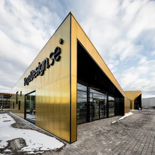 royal_design_building_corner_with_copper_royal_walls